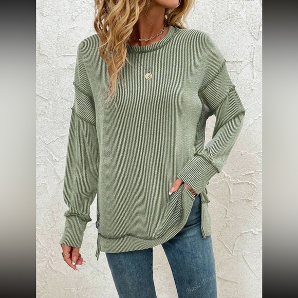 Tops - 🤩HP🤩Ribbed oversized top